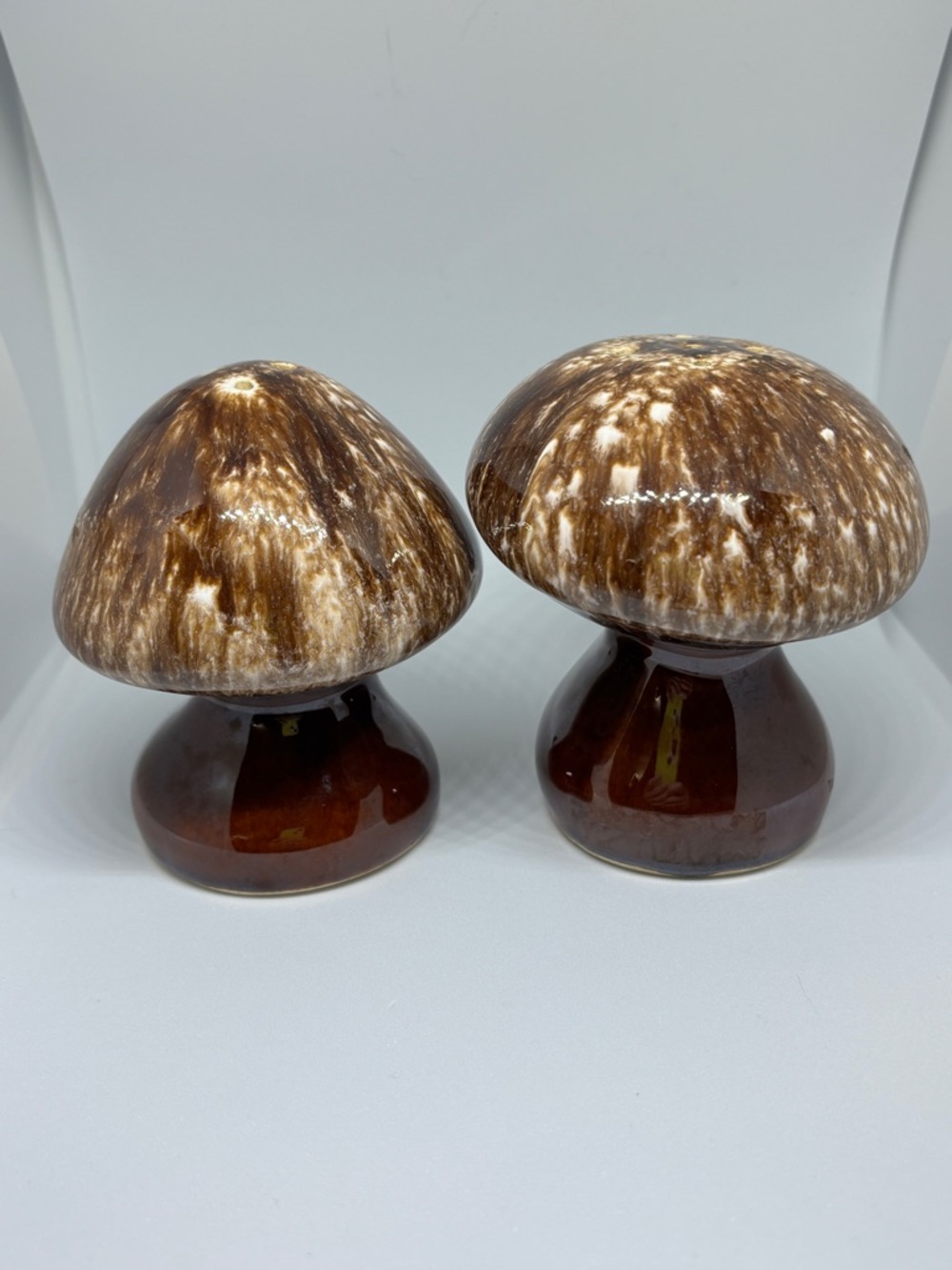 McCoy USA Mushroom Salt & Pepper Shaker Brown Drip Ceramic 1970s Vintage MCM